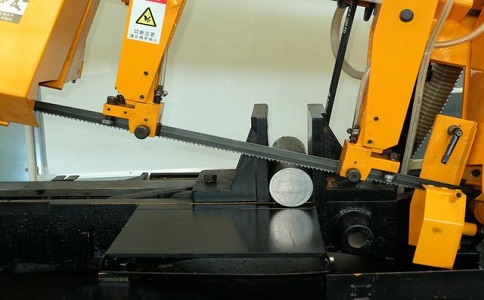 仁和数控带锯床自动送料精度会出现偏差吗？