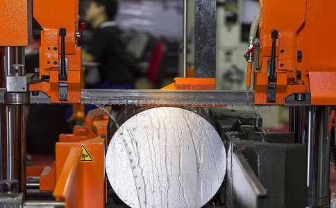 仁和立式金属带锯床切削出现跑带故障解决方法！